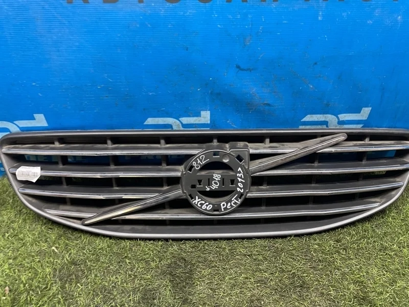 Решетка радиатора передняя Volvo XC60