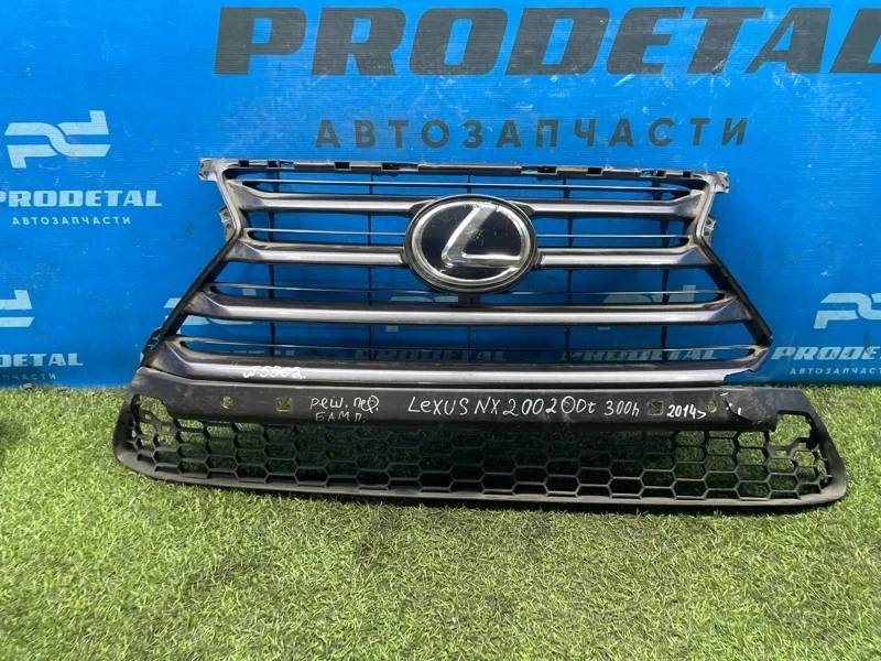 Решетка радиатора центральная передняя Lexus NX200