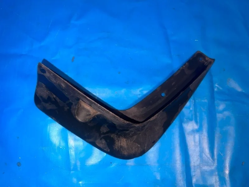 Брызговик задний правый Mitsubishi Outlander XL