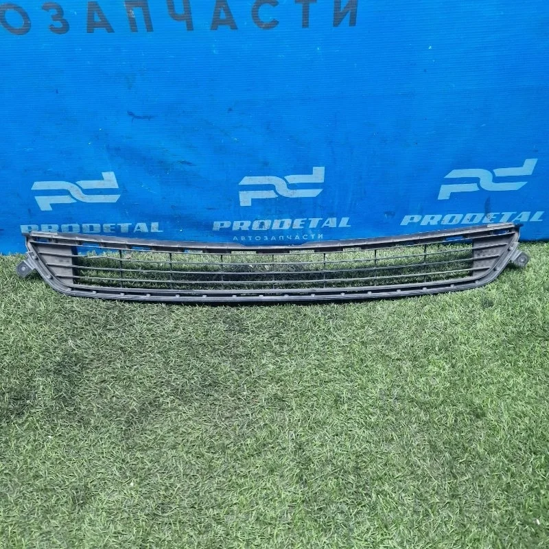 Решетка радиатора Toyota RAV4