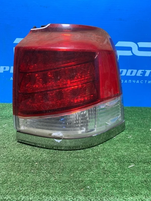 Фонарь задний правый Lexus LX570