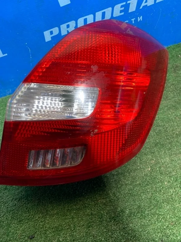 Фонарь задний правый Skoda Fabia