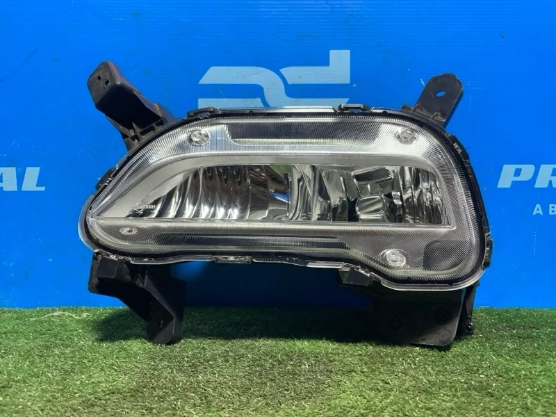 Фара противотуманная передняя левая Hyundai starex