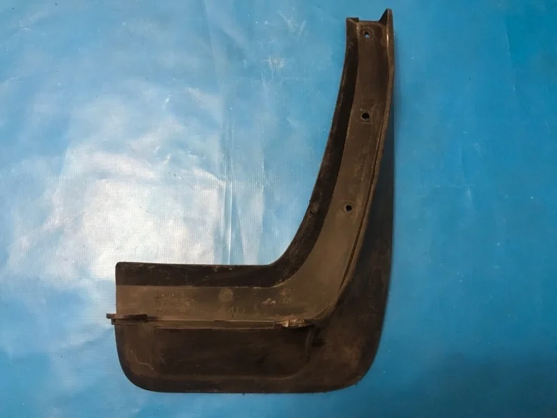 Брызговик задний правый Toyota Highlander 3