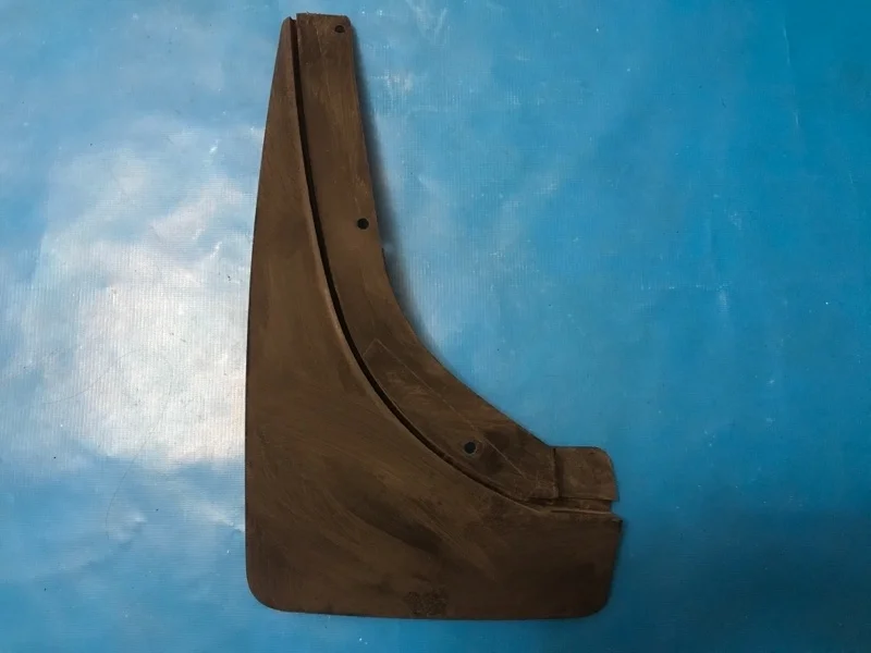 Брызговик задний левый Skoda Fabia 2007-2015