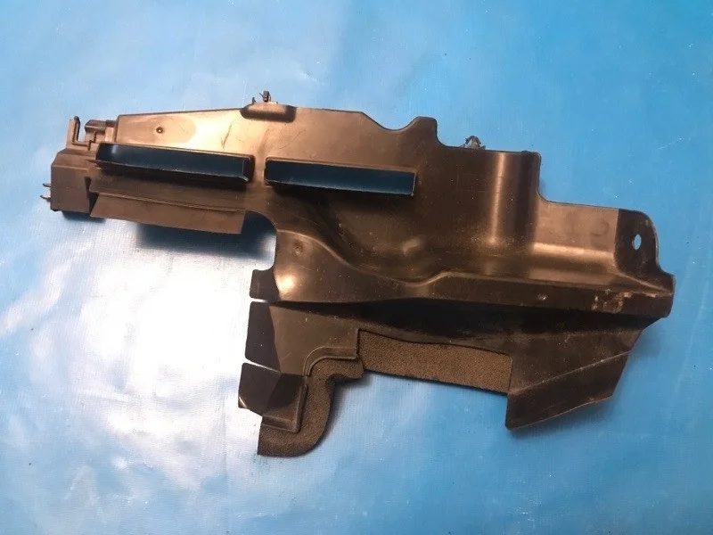 Дефлектор радиатора левый Toyota RAV4 2013-2019