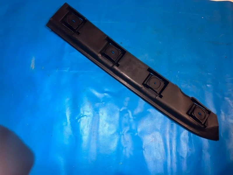 Крепление бампера заднее правое Volkswagen Jetta