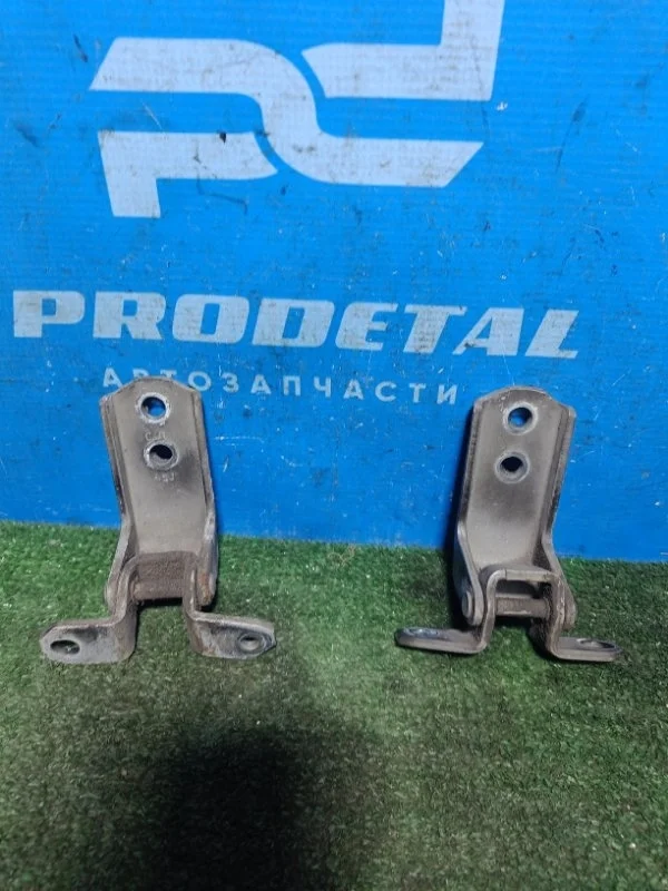 Петля двери передняя правая Suzuki Grand Vitara