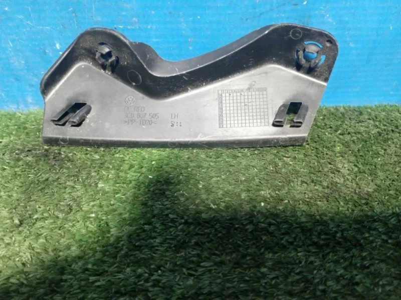 Кронштейн бампера передний левый Volkswagen Passat