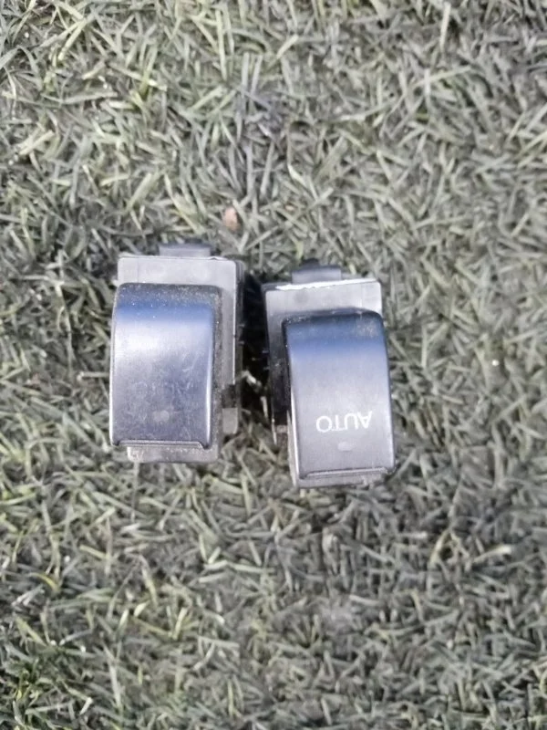 Кнопка стеклоподъемника Toyota Avensis 2 2003-2008