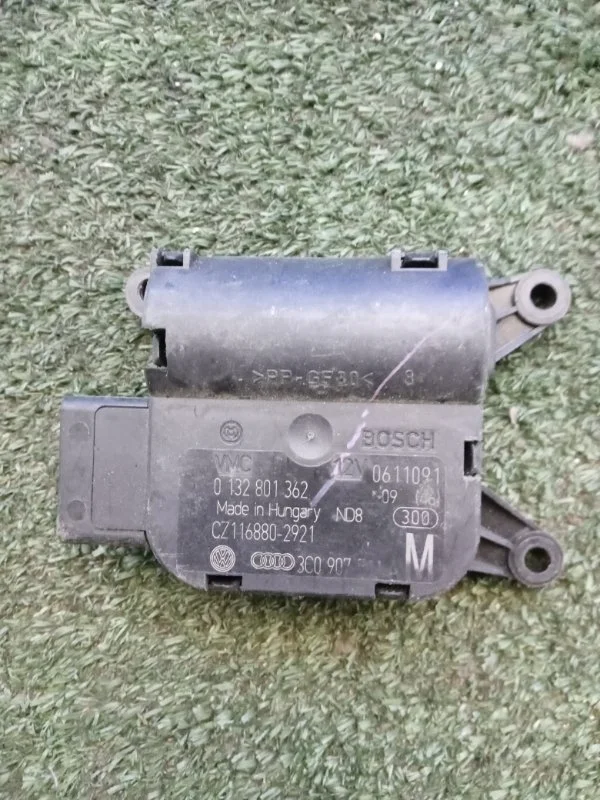 Моторчик заслонки отопителя Volkswagen Golf 5