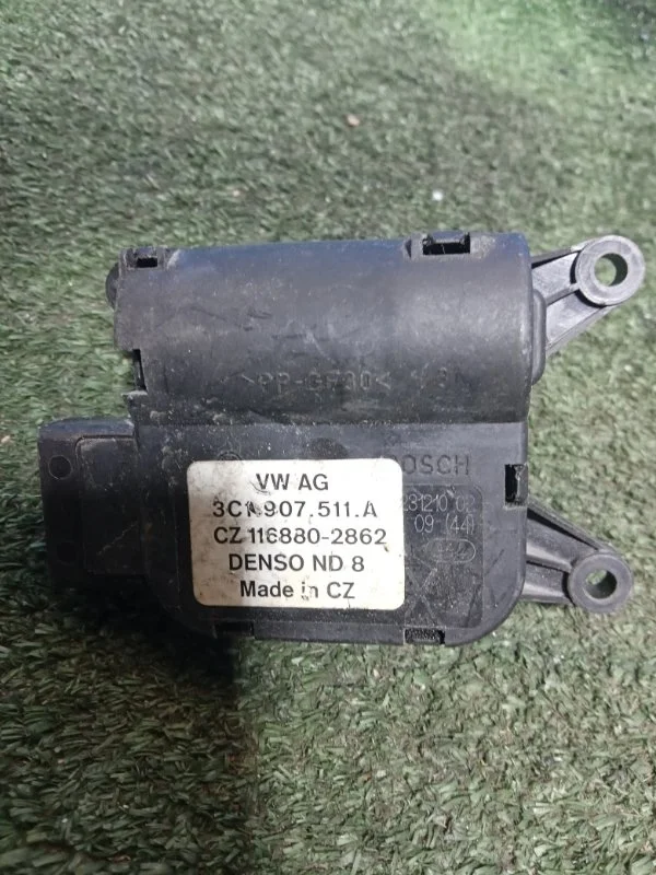 Моторчик заслонки отопителя Volkswagen Tiguan