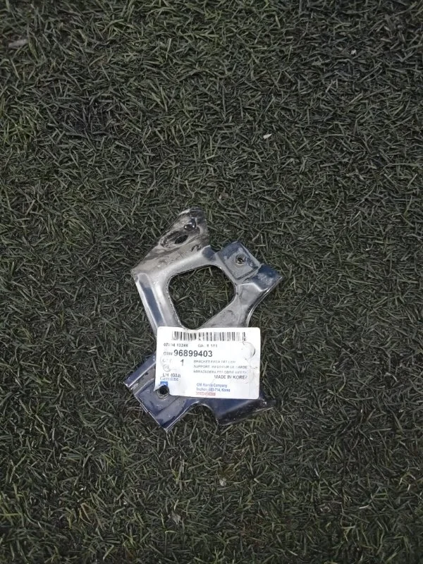 Кронштейн крепления передний левый Chevrolet Cruze