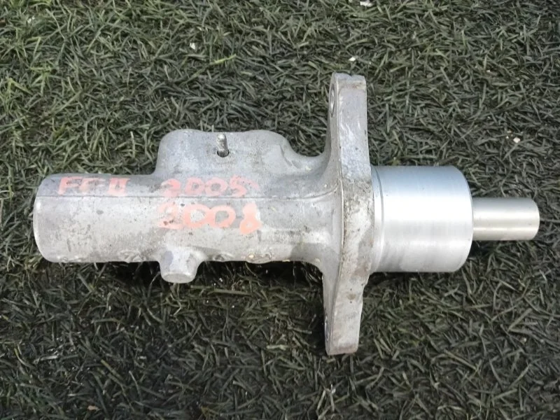 Цилиндр тормозной главный Ford Focus 2 2005-2008