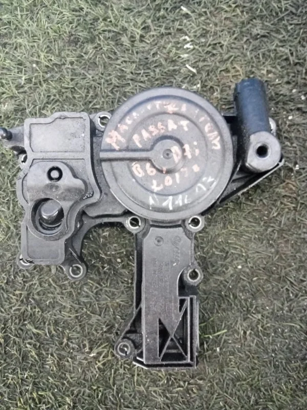 Клапан вентиляции картерных газов Volkswagen