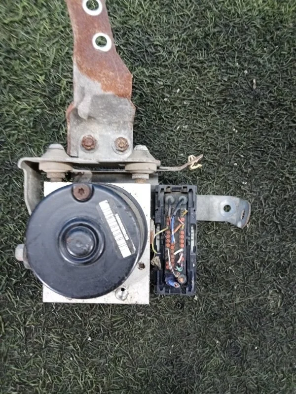 Блок ABS (насос) Mitsubishi Outlander XL