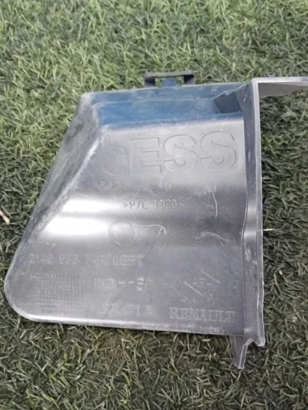 Воздуховод радиатора левый Renault Duster