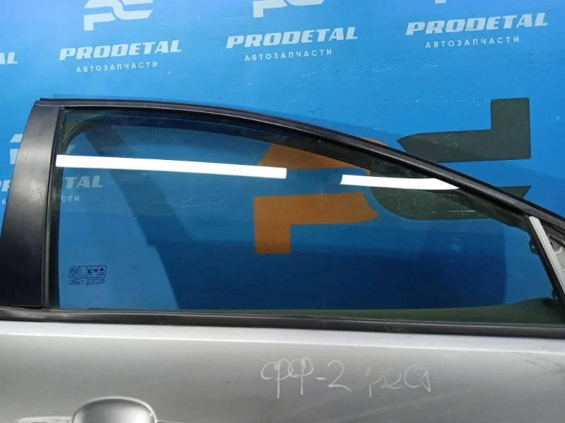 Стекло двери переднее правое Ford Focus 2