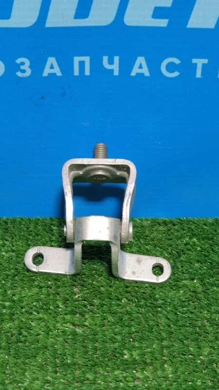 Петля двери багажника