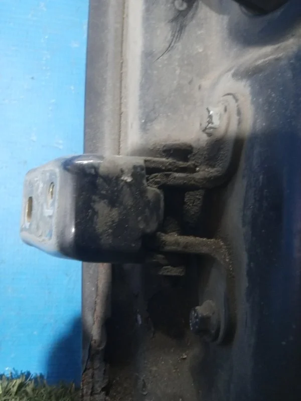 Петля двери передняя правая Ford Mondeo 2000-2007