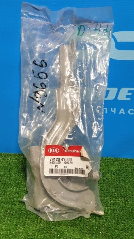 Петля капота правая