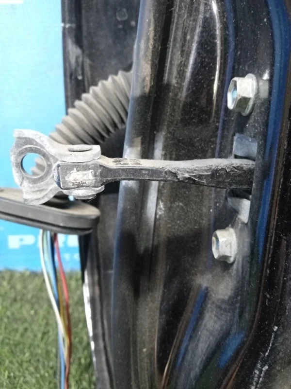 Ограничитель двери задний правый Toyota Camry V40