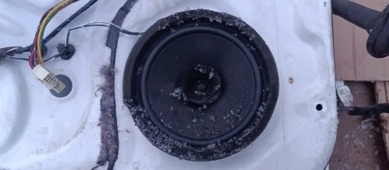 Динамик передний левый Mitsubishi L200 KB