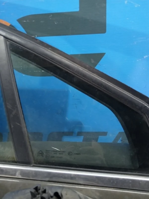 Форточка двери передняя правая Citroen C4 2 2011>