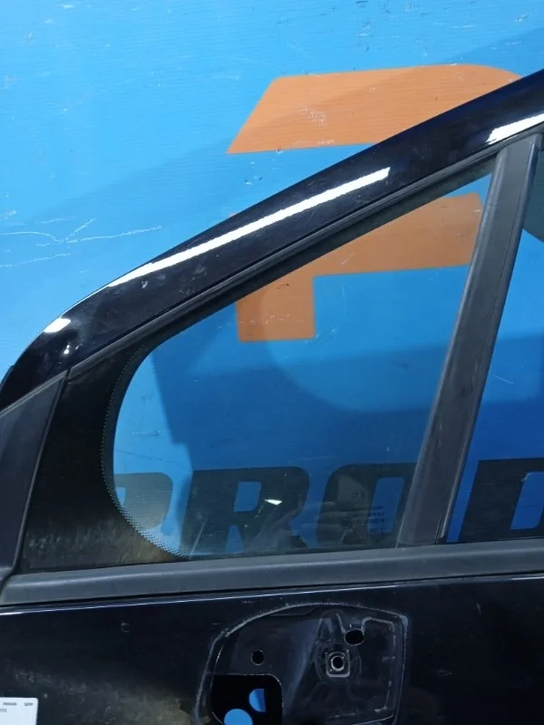 Форточка двери передняя левая Peugeot 308