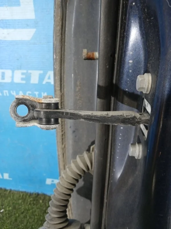 Ограничитель двери передний правый Nissan Primera