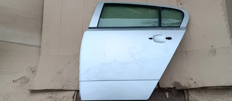 Дверь задняя левая Opel Astra H 2004-2015