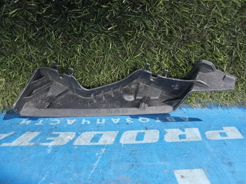 Кронштейн бампера передний левый Volkswagen Passat