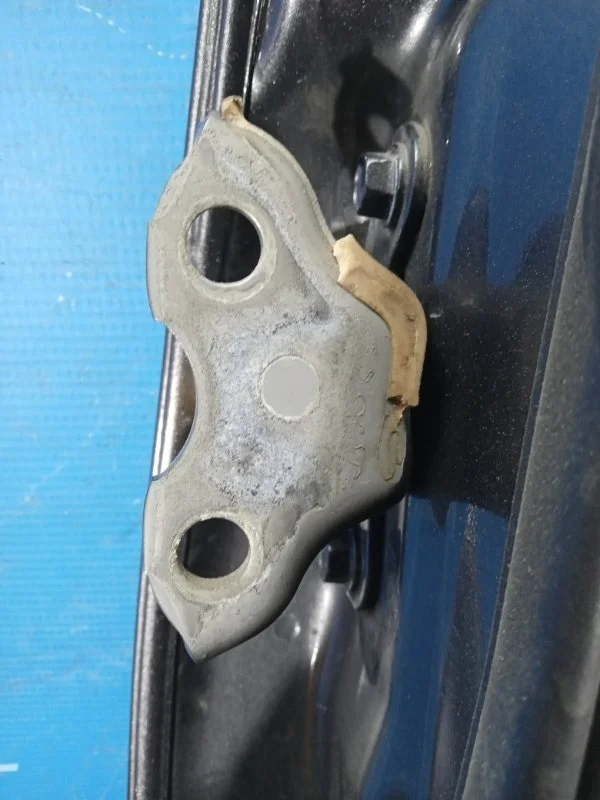 Петля двери задняя правая Toyota Camry V40
