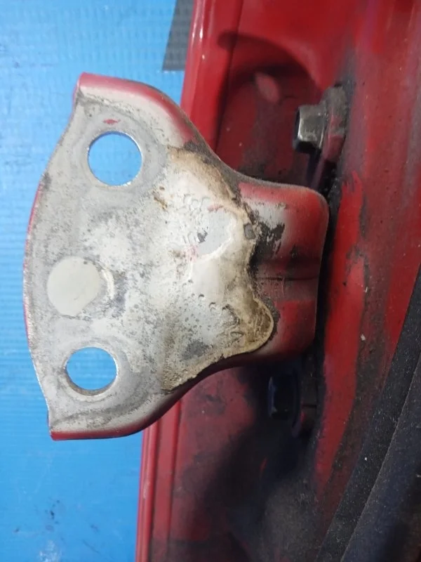 Петля двери задняя правая Chevrolet Lacetti F16D3