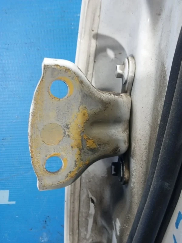 Петля двери задняя правая Chevrolet Lacetti F16D3