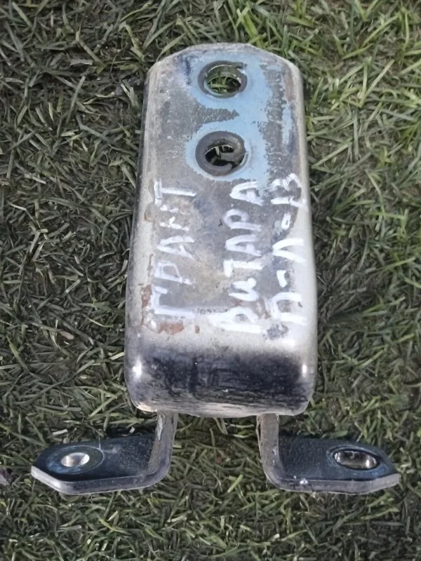 Петля двери передняя левая Suzuki Grand Vitara