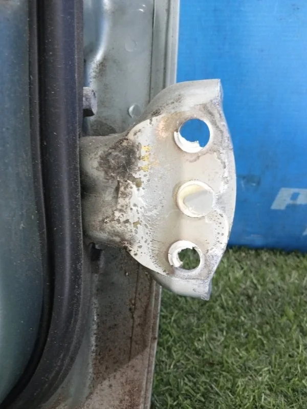 Петля двери задняя левая Chevrolet Lacetti F16D3