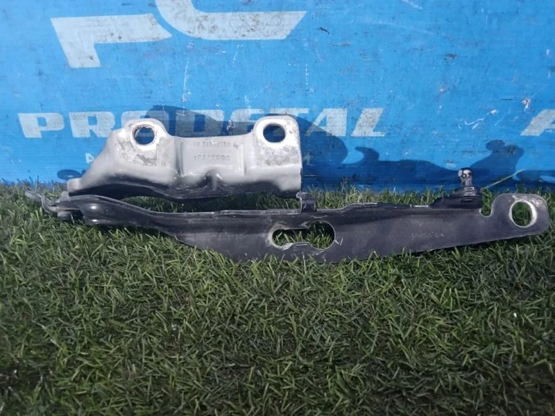 Петля капота правая Volvo XC70 2008