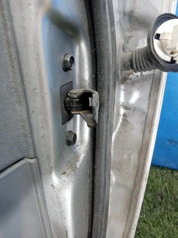 Ограничитель двери задний левый Chevrolet Lacetti