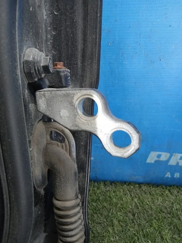 Петля двери задняя левая Ford Focus 2 QQDB