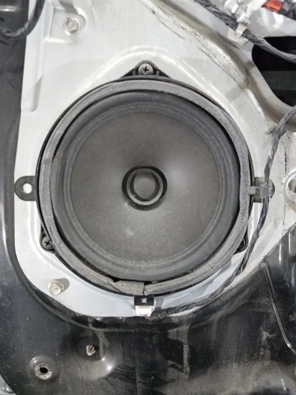 Динамик задний правый Kia Sportage 2004-2010