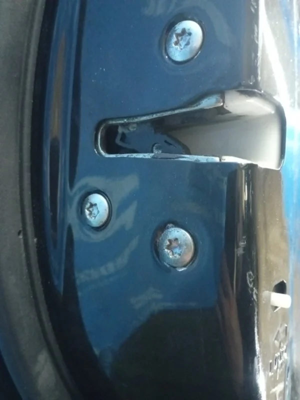 Замок двери задний левый Mitsubishi Outlander GF