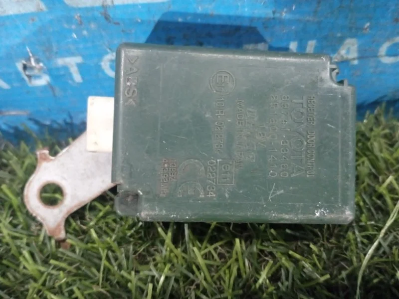 Блок управления центральным замком Toyota Camry