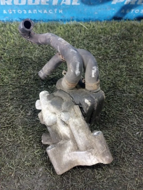 Кронштейн масляного фильтра Audi A4 B6 2000-2004