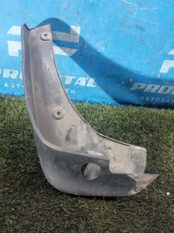 Брызговик передний левый Nissan Qashqai J10