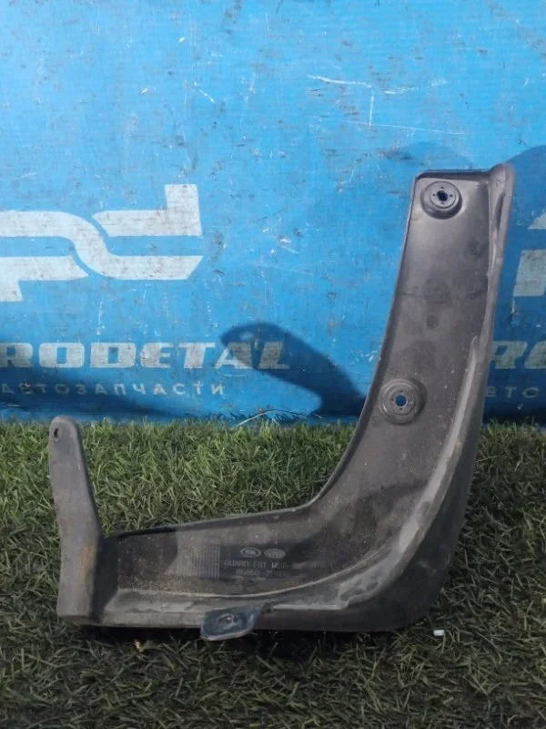 Брызговик передний правый Kia Sorento XM 2009&gt;