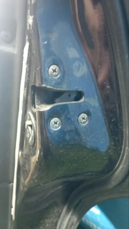 Замок двери задний правый Nissan Almera Classic