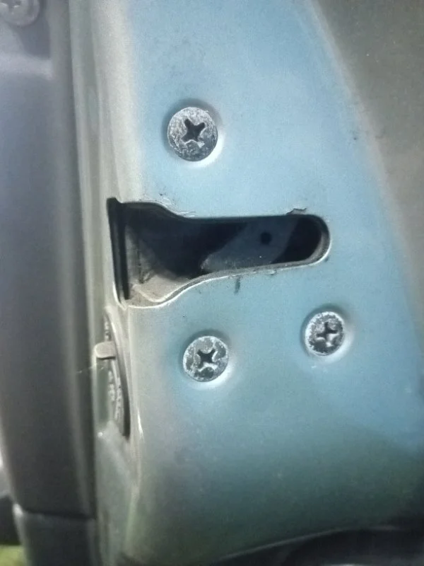 Замок двери задний правый Nissan Almera Classic