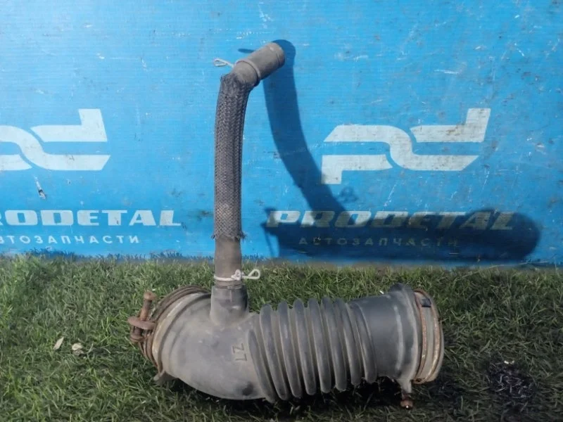 Патрубок воздушного фильтра Toyota Auris E15 1ZRFE