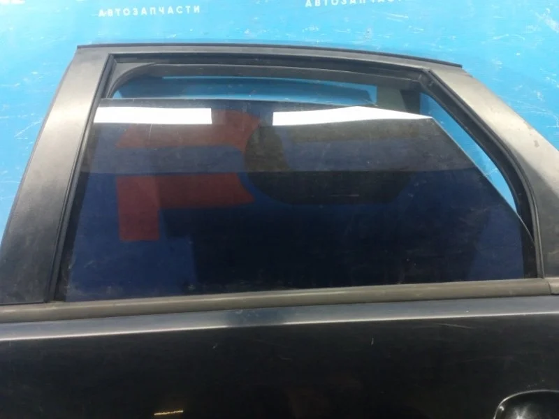 Стекло двери заднее левое Ford Focus 2 QQDB